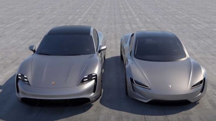 გაიგეთ და ნახეთ რამდენად დიდია სხვაობა Tesla Roadster-სა და  Porsche Taycan-ს შორის