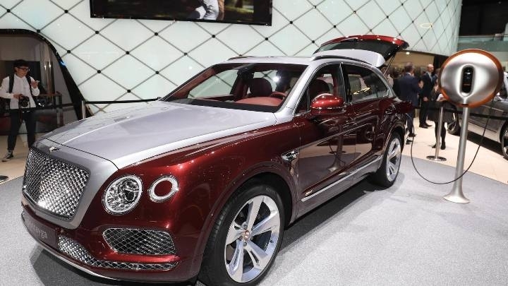Bentley სამომავლოდ კიდევ ერთ მომცრო ქროსოვერზე და უფრო მეტ ჰიბრიდულ მოდელზე ფიქრობს