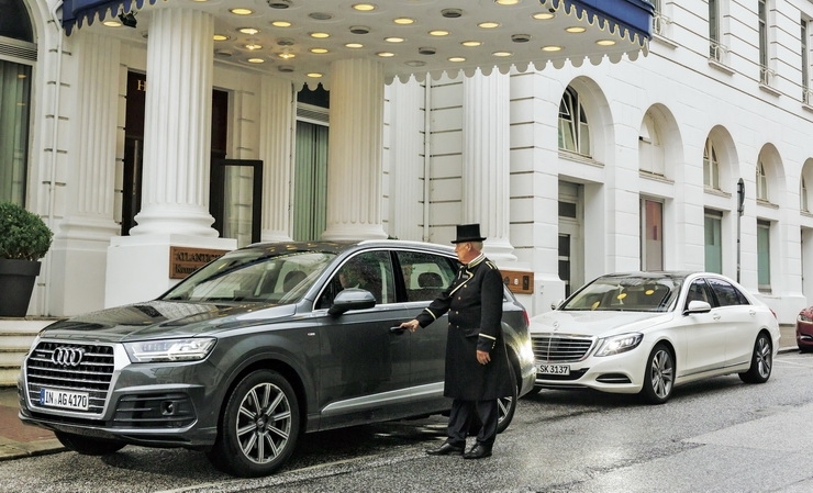 რას ნიშნავს დღეს მდიდრული ავტომობილი? Audi Q7 Mercedes S-კლასის წინააღმდეგ