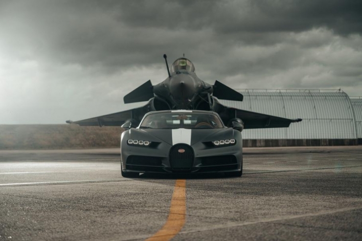 ჰიპერქარი Bugatti გამანადგურებელს გაეჯიბრა (+ვიდეო)
