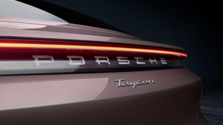 Porsche კიდევ ორ ვერსიას ამზადებს ელექტრომობილისთვის Taycan